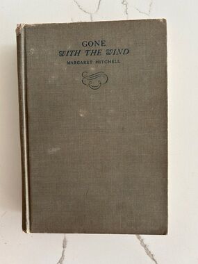 Gone With the Wind by Margaret Mitchell - Olive Clothbound Hardcover